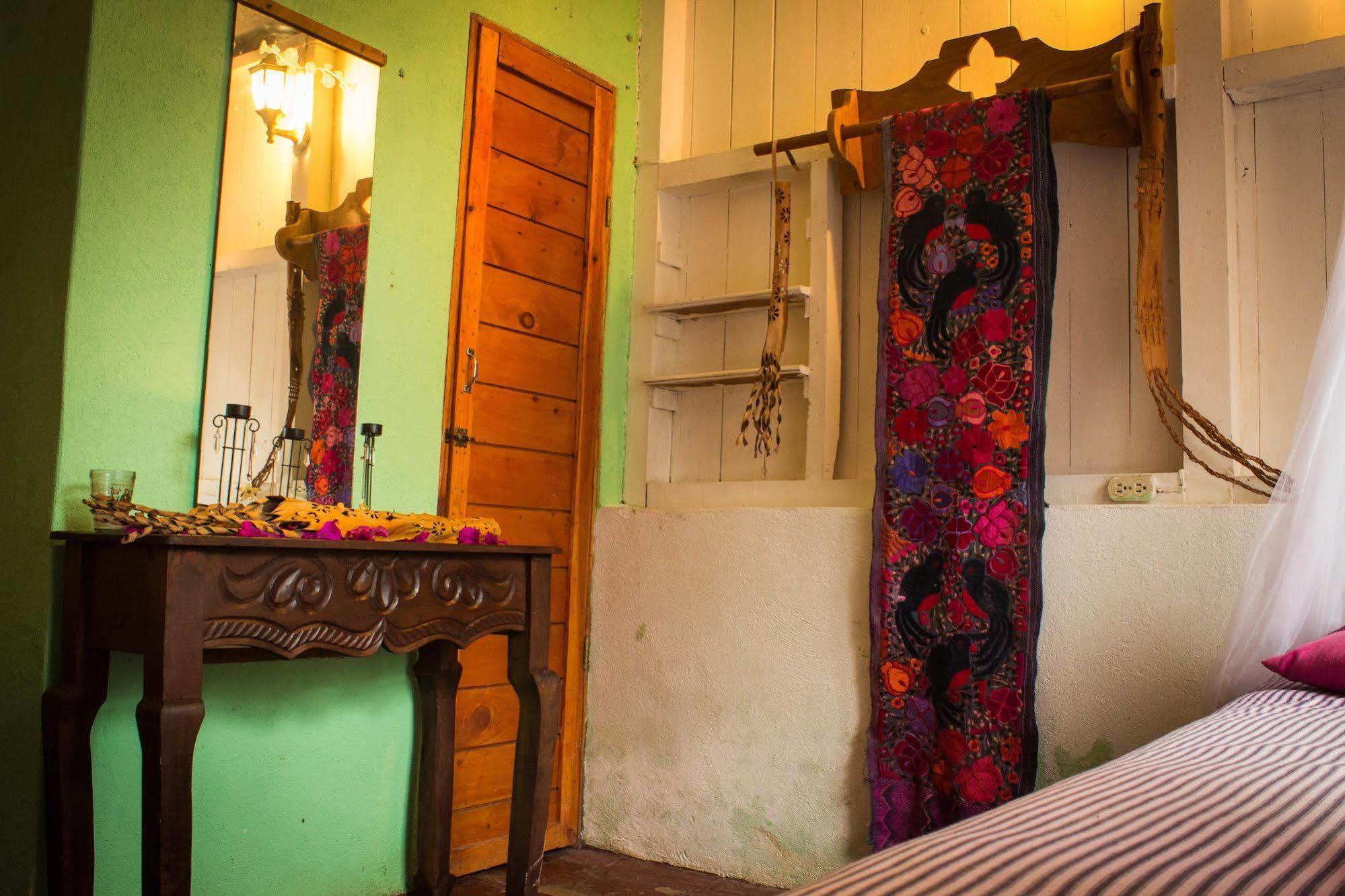 Hotel Y Restaurante La Casa Rosa Santa Cruz La Laguna Buitenkant foto